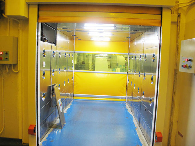 Power Coated Steel Clean Room Air Shower Tunnel With High Speed Rolling Automatic Opening Shutter 1